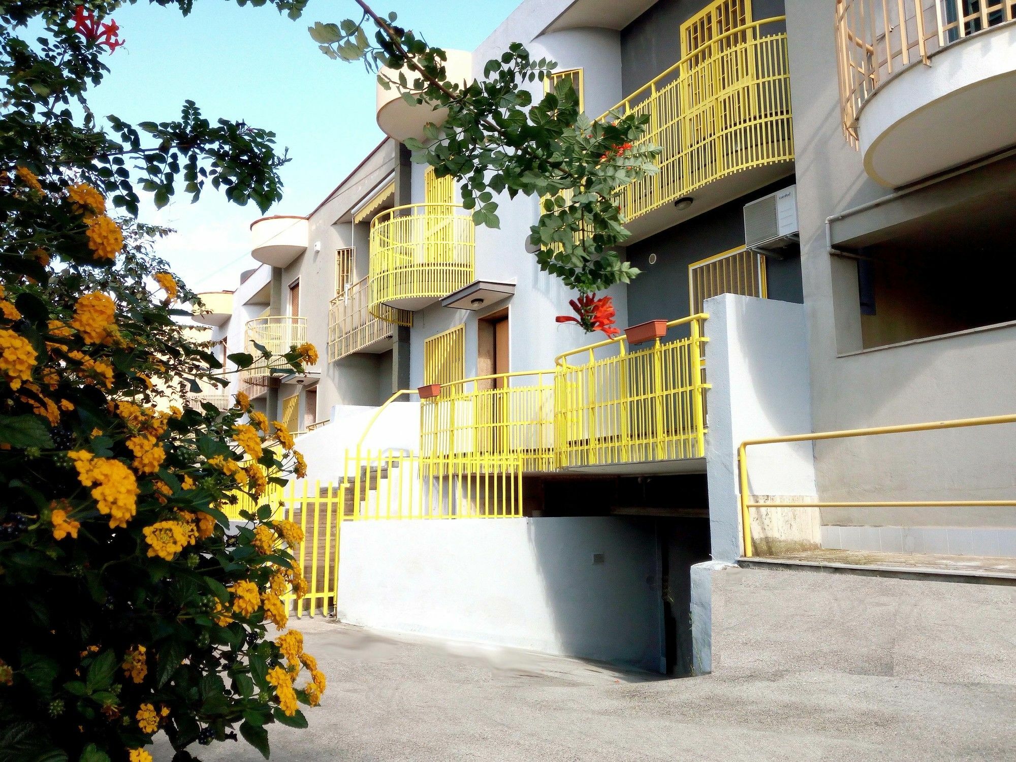 Aback Policlinico Hotel Bari Bagian luar foto